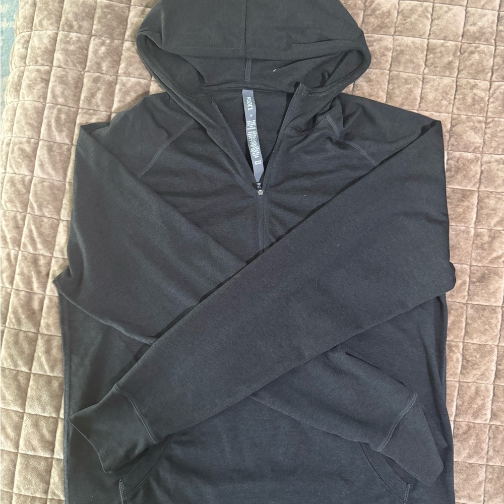 Vuori Black Hoodie Sweatshirt Classic Design